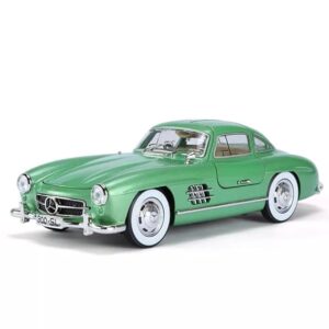 BlackZone Toys 1/24 Mercedes Benz 300 SL Model Car I Street Edition Classic car I Diecast Toy I Vehicle Collection I Kids Gift (Green)